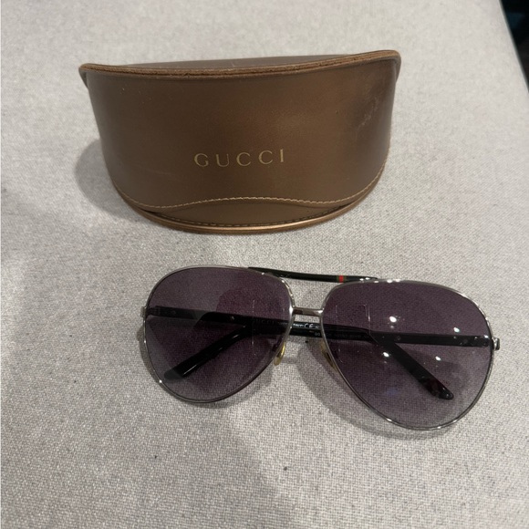 Gucci Aviator Sunglasses with Case - Picture 1 of 2